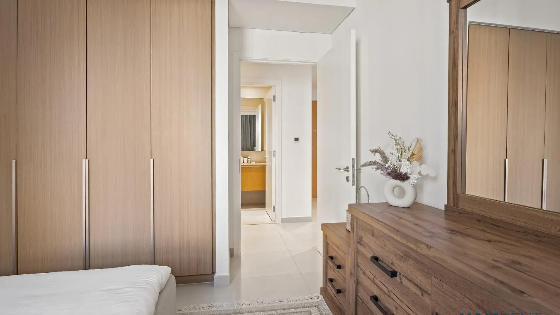 Earthy Elegant 1 Bedroom In Surf 2-Creek Beach Access Dubai